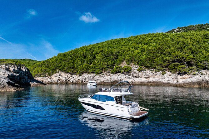 Exclusive Luxury Yacht Tour of the Elaphiti Islands - Private yacht day to the Elaphiti Islands: the practical wow factor