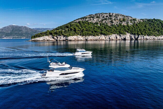 Exclusive Luxury Yacht Tour of the Elaphiti Islands - Dubrovnik from the water: the 30-minute wall-view moment