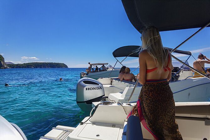 Explore Elaphiti Islands in this unique tour at your own pace for 4 or 8 hours - On board: shade, drinks, snorkeling gear, and fridge comfort