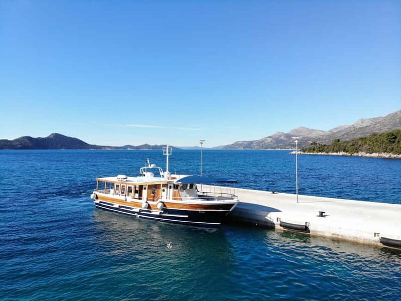 From Dubrovnik: Hop-On-Hop-Off Elaphiti Islands Boat Tour - The boat ride: spacious, mostly straightforward