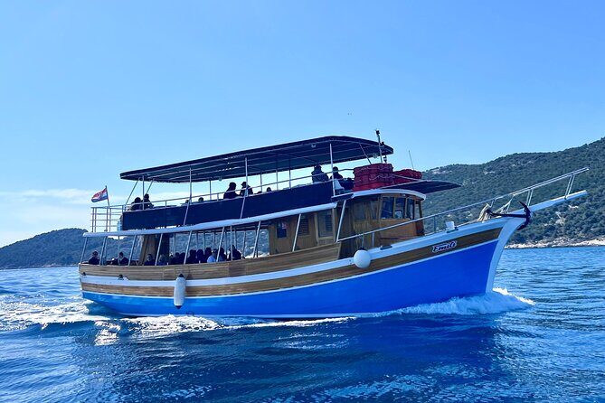 Full-Day Dubrovnik Elaphite Islands Cruise with Lunch and Drinks - The Crew and the On-Deck Atmosphere: Friendly Service, Social Energy