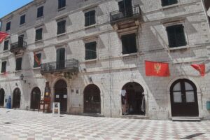 Full-Day Tour Bay of Kotor Perast Kotor and Budva small group from Dubrovnik - Small-group comfort: what up to 8 people really changes