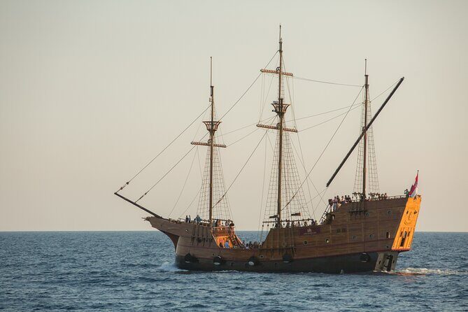 Game of Thrones Cruise And Walking Tour Karaka Dubrovnik - The panoramic cruise: filming references you can actually point at