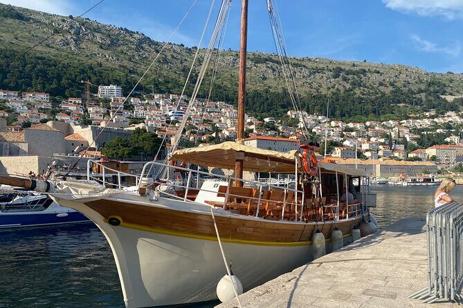 Gastro Cruise | Dinner and Boat ride around Dubrovnik Old Town - Getting Onboard in Dubrovnik: Meeting Point and On-Boat Comfort