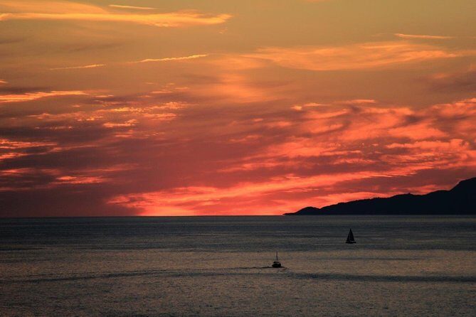 Golden hour SUNSET CRUISE from Dubrovnik Old Town - Boat comfort and the catamaran question