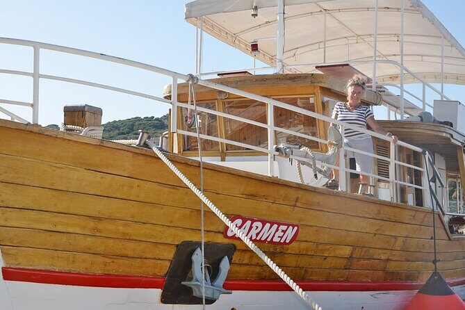Island Hopping & City Walls Cruise with Food and Open Bar - Lunch, Wine, and On-Board Comfort (Fish, Chicken, or Veg)