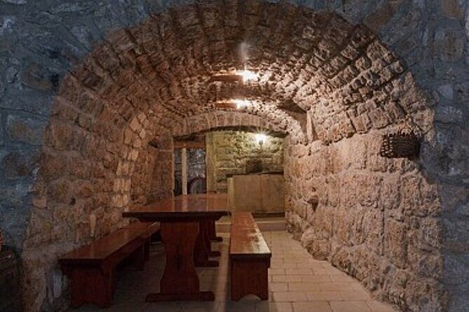 Konavle wine tasting tour from Dubrovnik with 2 vinery's - Food pairing that actually fits Konavle wines