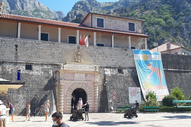 Laizy Wednesdays Tour to Montenegro - Herceg Novi: One Hour for Sea Air, Old Streets, and Dessert Breaks