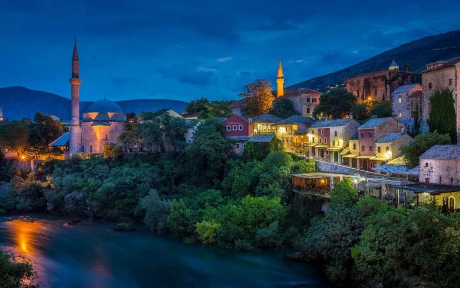 Mostar and Počitelj Day Trip from Dubrovnik - Neretva River divers: the 24-meter spectacle