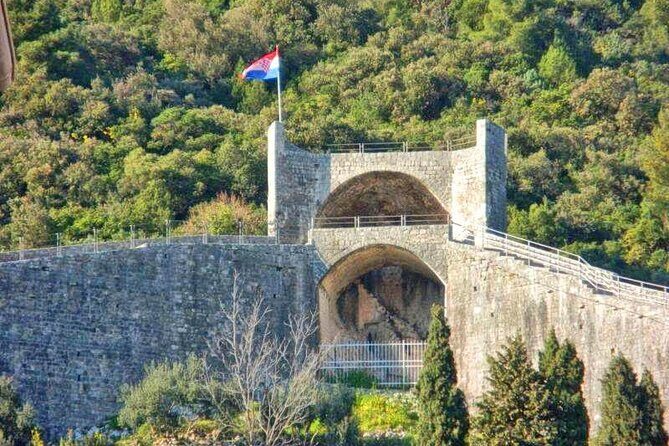 Pelješac Wine, Beach and Lunch - Relaxing Tour from Dubrovnik - Edivo Wine Bar: Navis Mysterium and Another Tasting Style