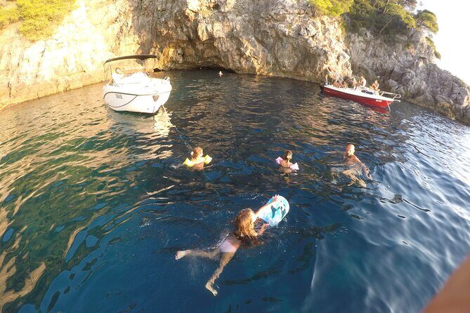 Private 4 Hours Blue Cave & Shunj Sandy Beach Experience - Onboard comfort: snacks, beverages, Wi‑Fi, and your skipper’s real role