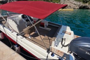 Private luxury speedboat tour-Islands, caves, beaches, snorkeling - Drinks, music, and snorkeling gear: the practical perks that add up