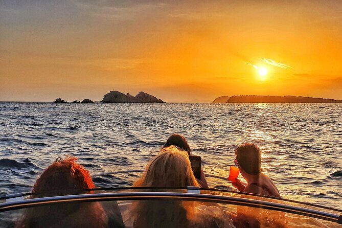 Private romantic Sunset tour - The Easy Timeline: 7:00 pm, 90 Minutes, Back Again