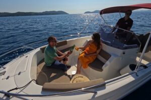 Private Speedboat Tour- Blue cave, sandy beaches and snorkelling - Koločep Island and the Blue Cave: snorkelling where the light matters