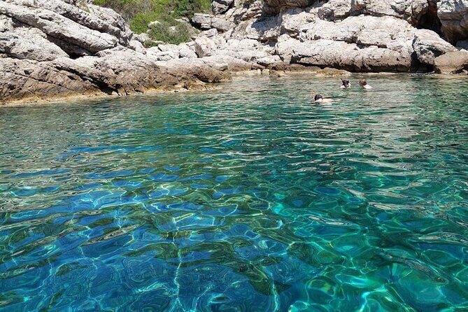 Private Speedboat Tour- Blue cave, sandy beaches and snorkelling - Šunj Beach: the sandy finish with beach-bar drinks
