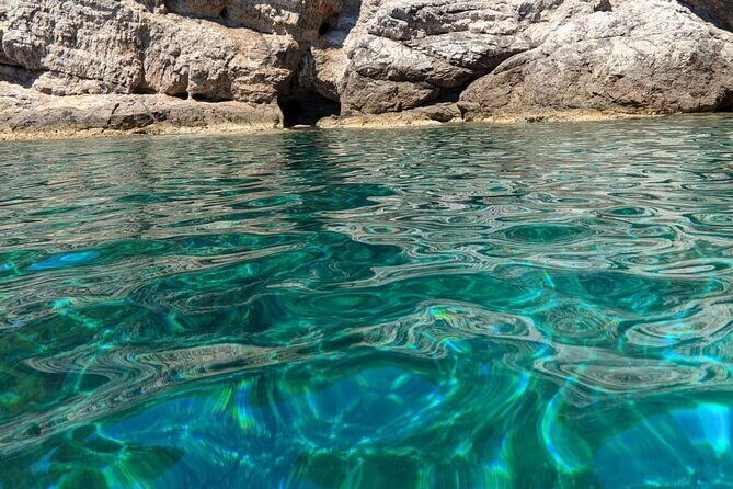 Private Speedboat Tour- Blue cave, sandy beaches and snorkelling - Lokrum Island on request: a change of scenery, with a trade-off