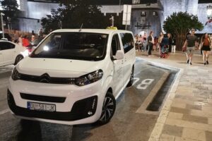 Private Transfer by 8 seats van from and to Dubrovnik Airport - Pickup that starts the trip on the right foot