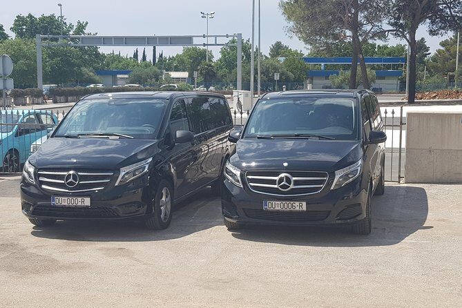 Private transfer Dubrovnik airport to Dubrovnik ACI Marina in Komolac - Airport pickup at Dubrovnik: your name on a sign