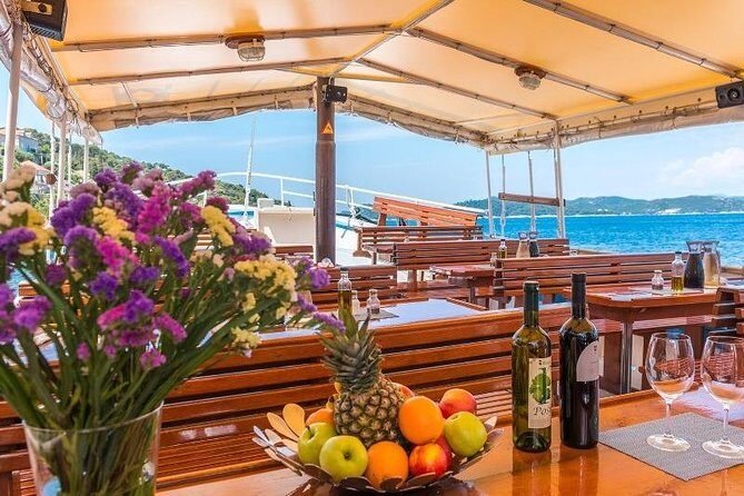 Rent a Traditional Wooden Boat (64 pax) - What a 64-person rental means for your group