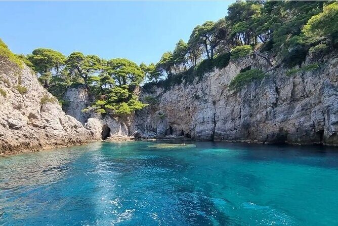 Speed Boat Tour to Elaphiti Caves and Sandy Beach from Dubrovnik - Skipper style: Robert, Maro, and the difference it makes
