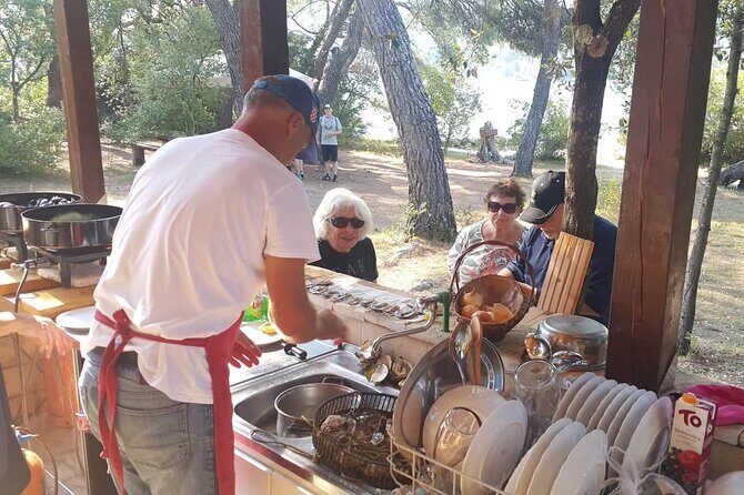 Ston Oysters & Wine Tasting Tour from Dubrovnik - Getting there: private pickup, A/C transport, and a guide who keeps things moving